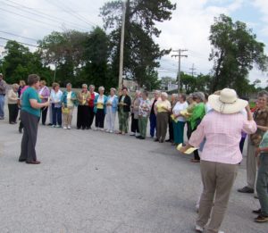 FSM in circle, Jeanne D begins prayer